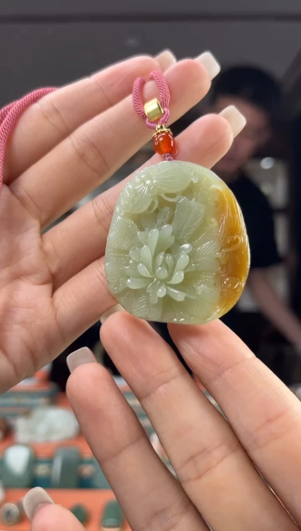 颈饰未镶嵌和田玉佩佩