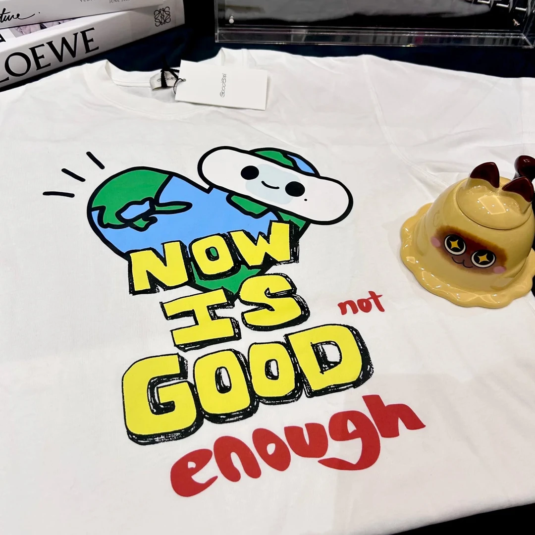 好白爱心地球创口贴T恤