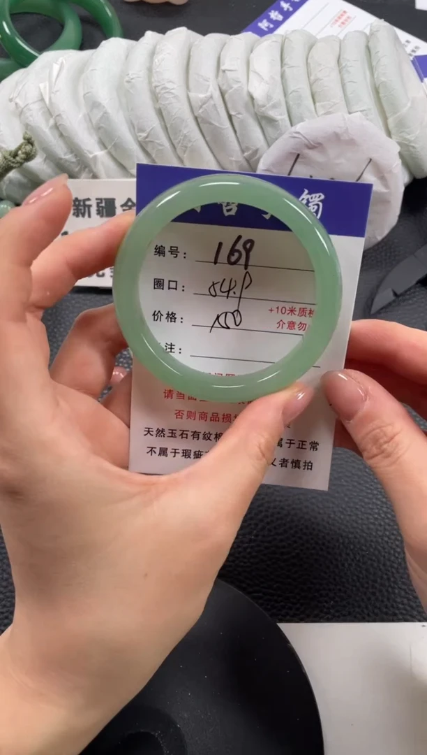 【闪购商品】石英质玉手镯未镶嵌55