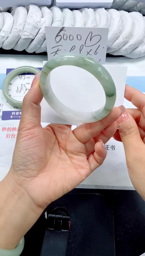 未镶嵌手镯石英质玉46-60.4