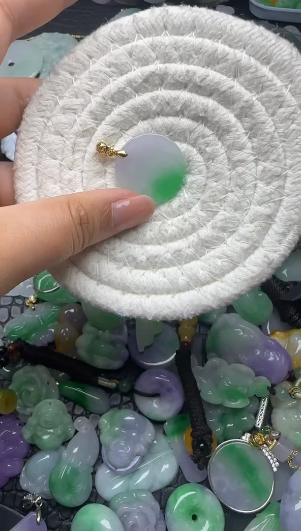 颈饰未镶嵌翡翠缅甸翡翠吊坠