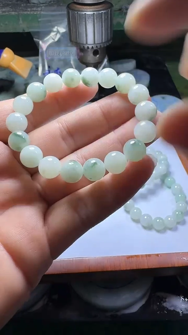 未镶嵌手链翡翠随*。发一条