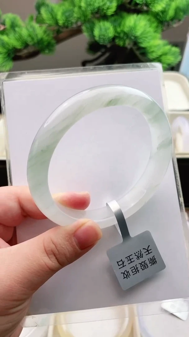 【闪购商品】石英质玉手镯未镶嵌66