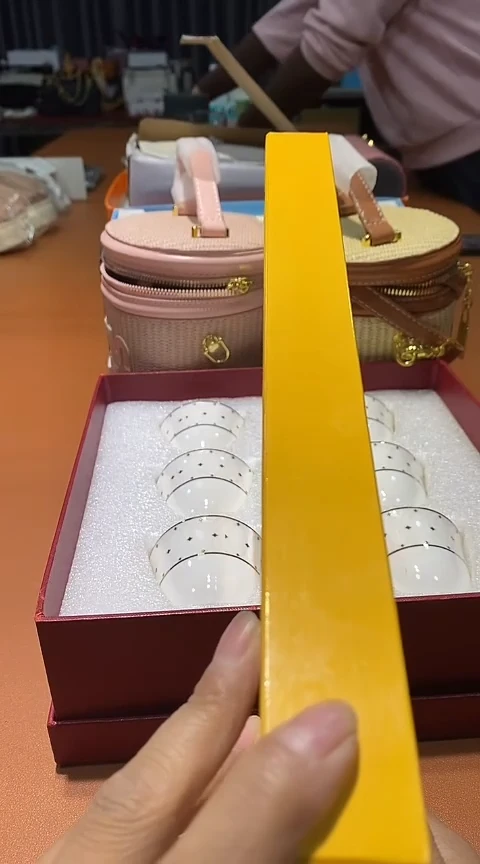 瓷片品牌 包包香水眼镜手表护肤品@@1