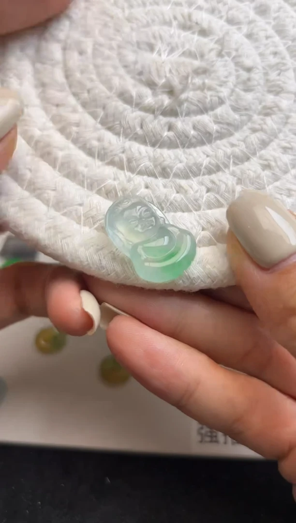 未镶嵌定制翡翠绿宝宝佛28000+1400-lxh148