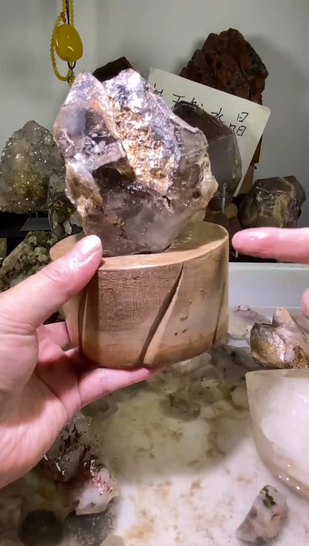 未镶嵌珠宝半成品水晶141号592g骸骨水晶原石+底座
