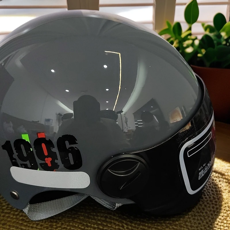 388亮灰带字单镜茶短镜片四季款电动车头盔