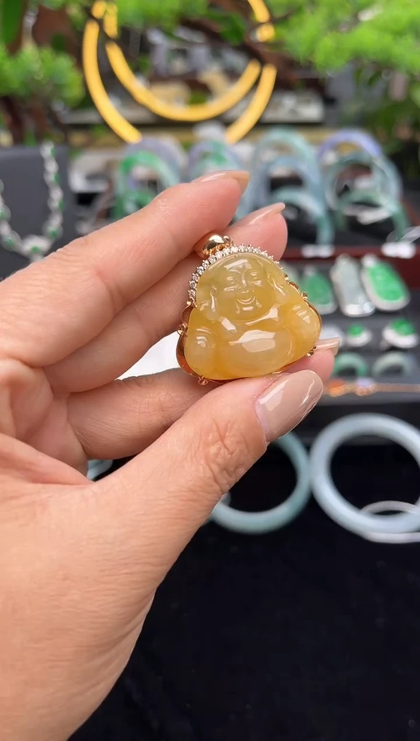 颈饰18K金镶嵌翡翠手镯