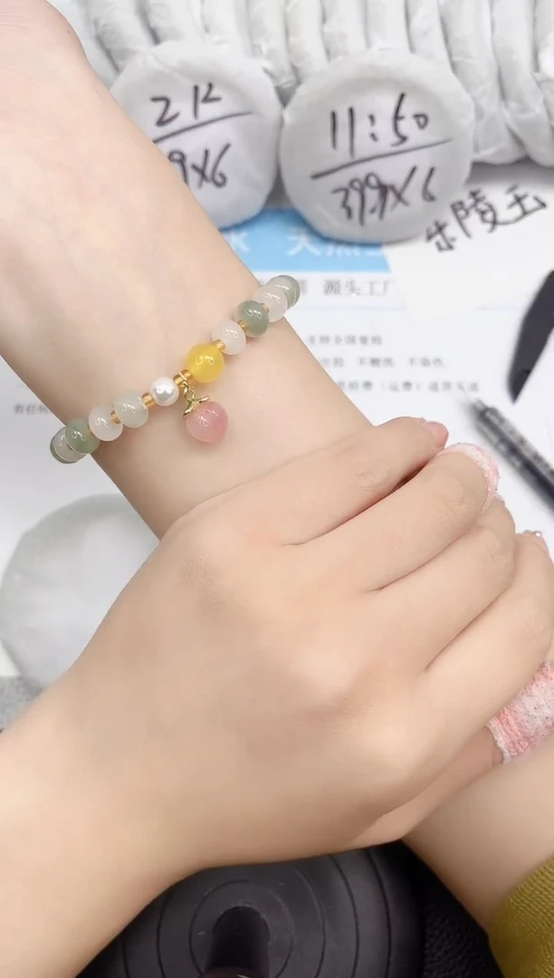 石英质玉手镯未镶嵌手串(天山翠，玛瑙，珠珠）