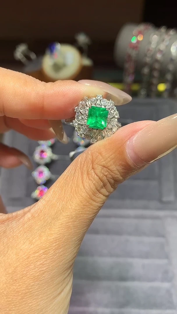 18K金镶嵌戒指祖母绿1.48ct