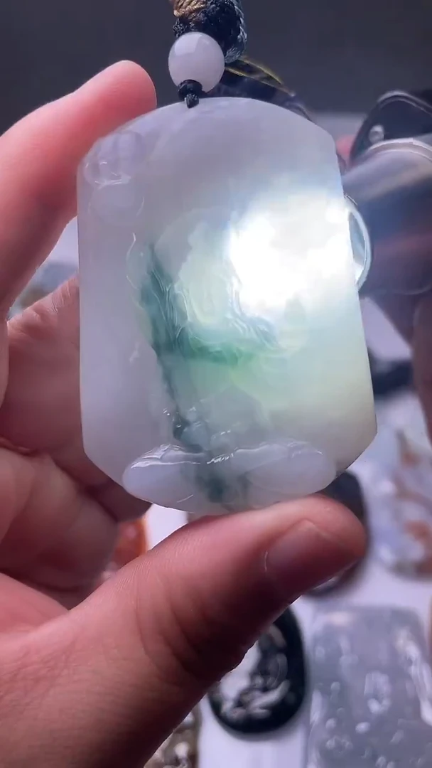 颈饰未镶嵌翡翠虚空藏