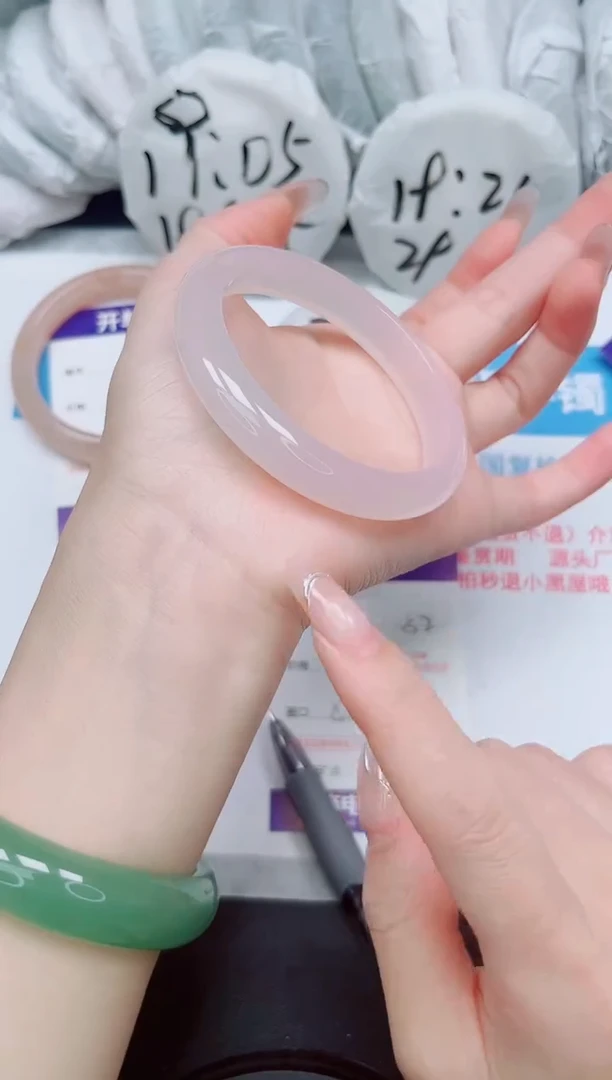 【闪购商品】石英质玉手镯未镶嵌52