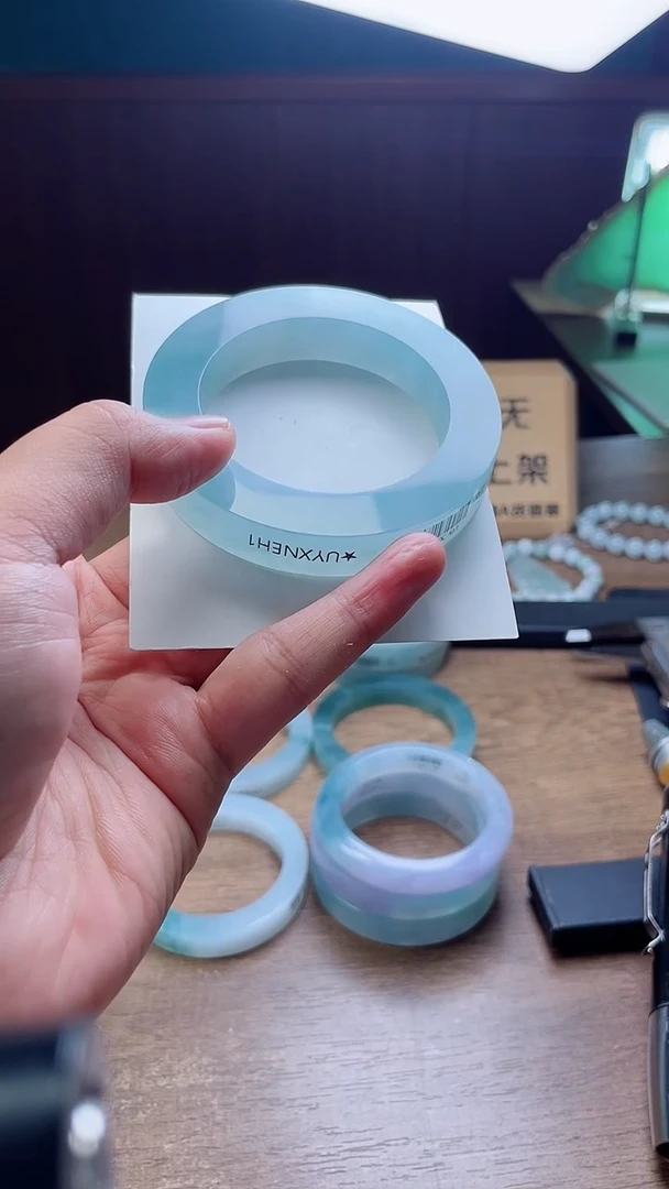 定制翡翠手镯未镶嵌福**咪定制