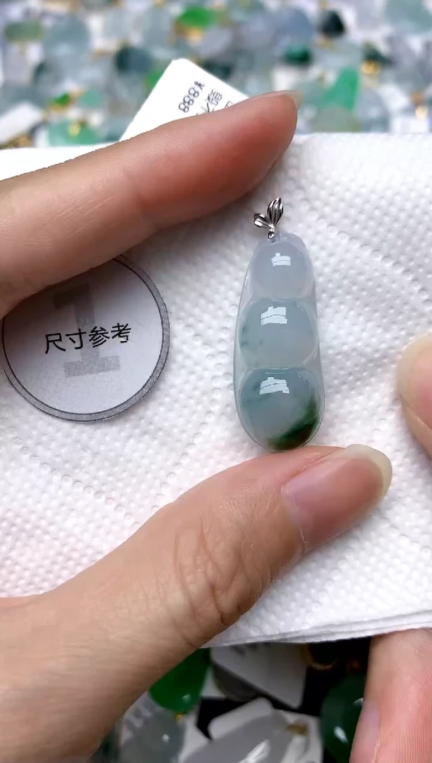 颈饰18K金镶嵌翡翠天然A货翡翠