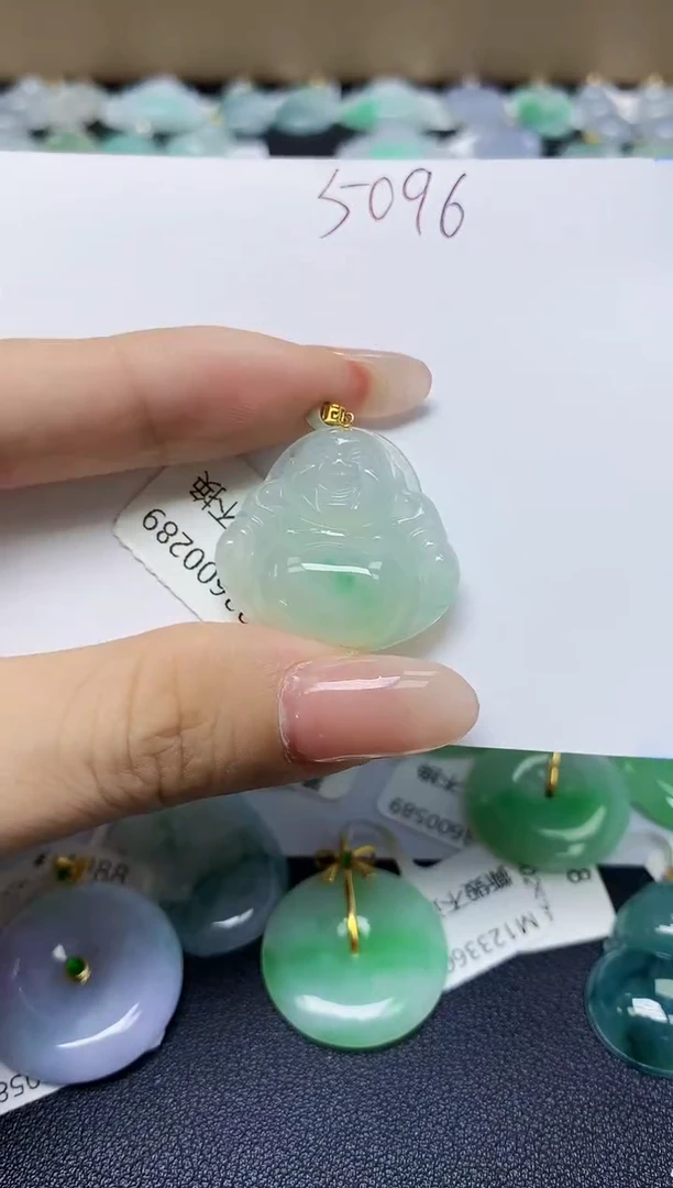 翡翠18K金镶嵌颈饰天然缅甸翡翠A货