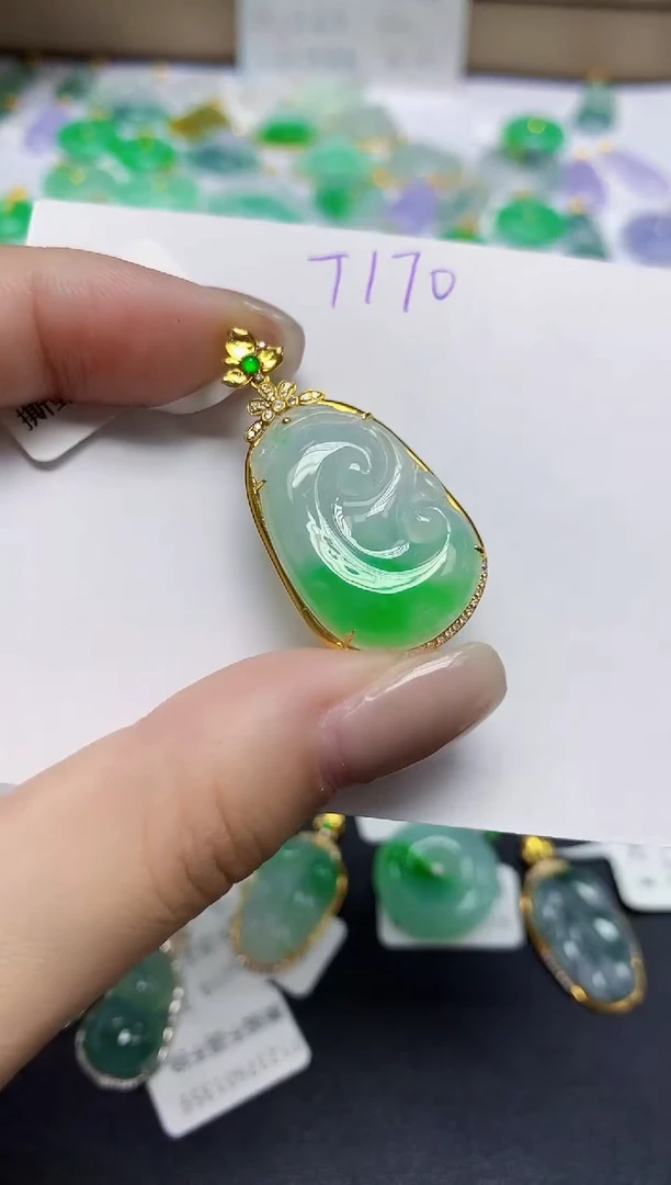 颈饰18K金镶嵌翡翠天然缅甸翡翠A货翡翠百元以上9元证书费自理