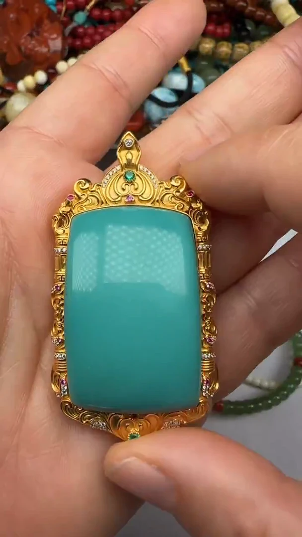 18K金镶嵌绿松石太极图他体育图腾