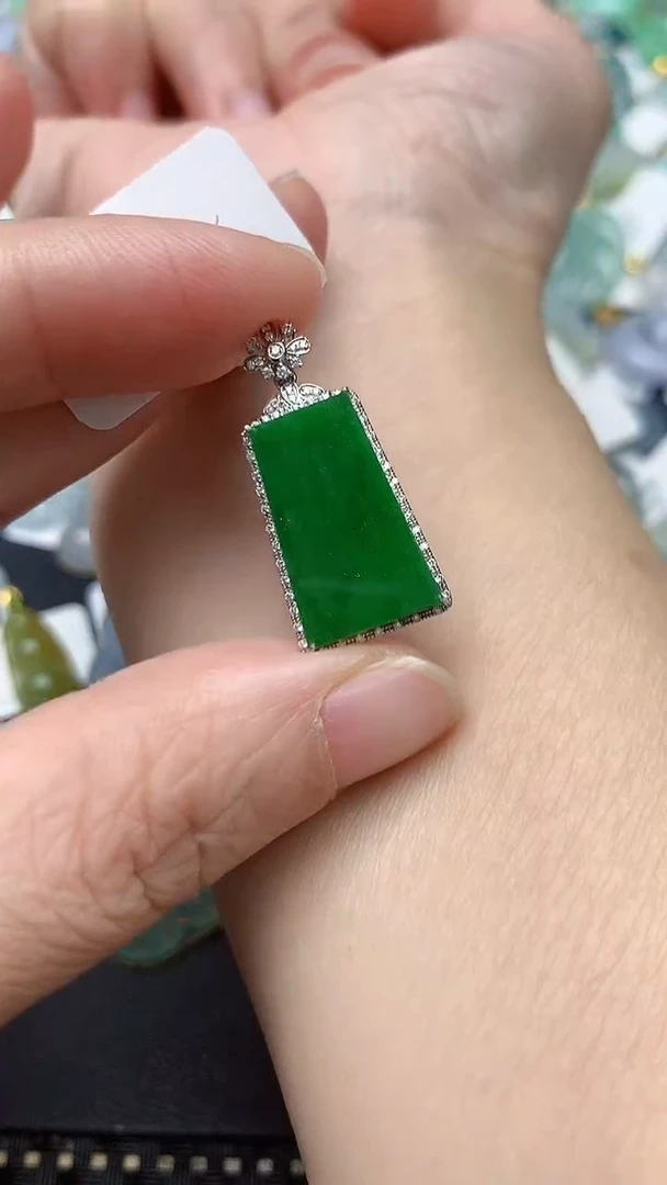 颈饰18K金镶嵌翡翠天然缅甸A货翡翠