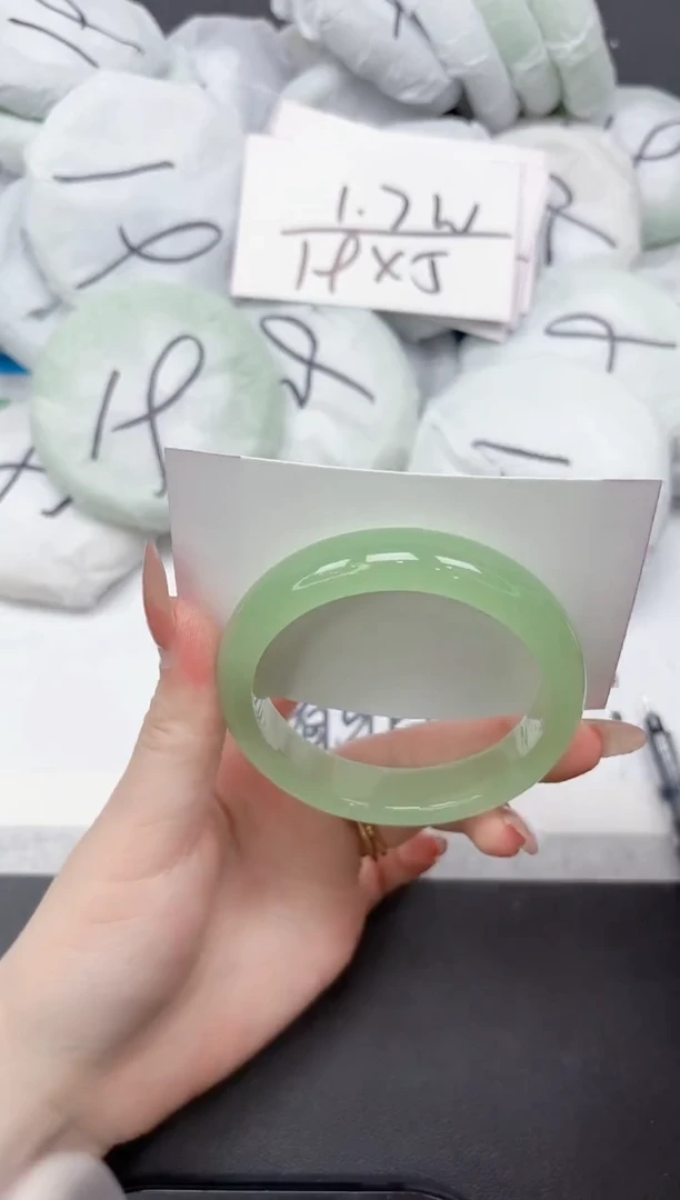 未镶嵌手镯石英质玉253-56