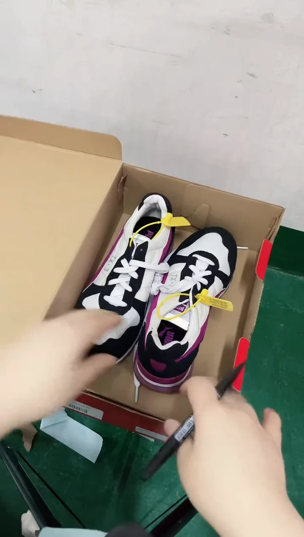 彪马时尚休闲运动鞋37M  L153