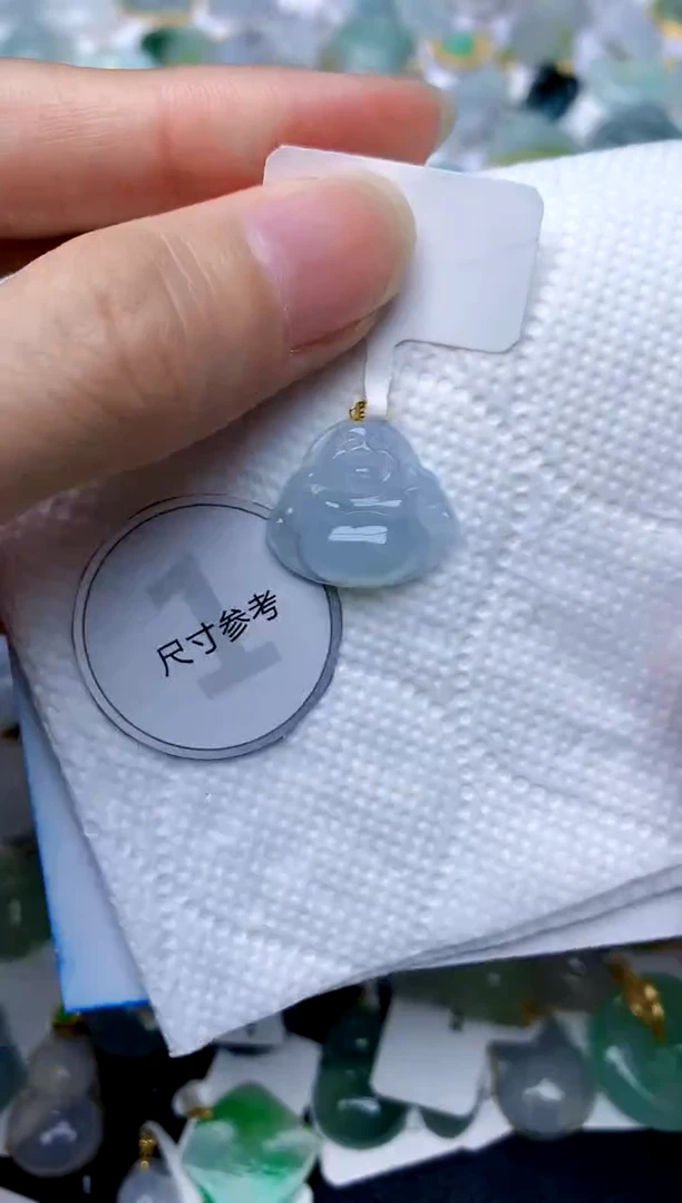 颈饰18K金镶嵌翡翠天然A货翡翠
