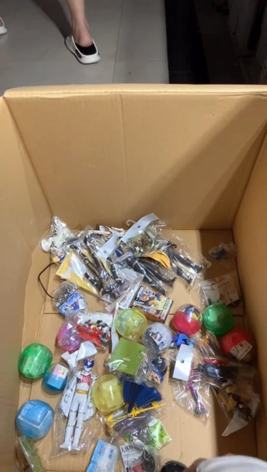 8新P****e中古商品，瑕疵品，不保好坏。140