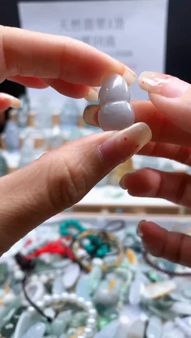 翡翠未镶嵌吊坠(不含链)240葫芦