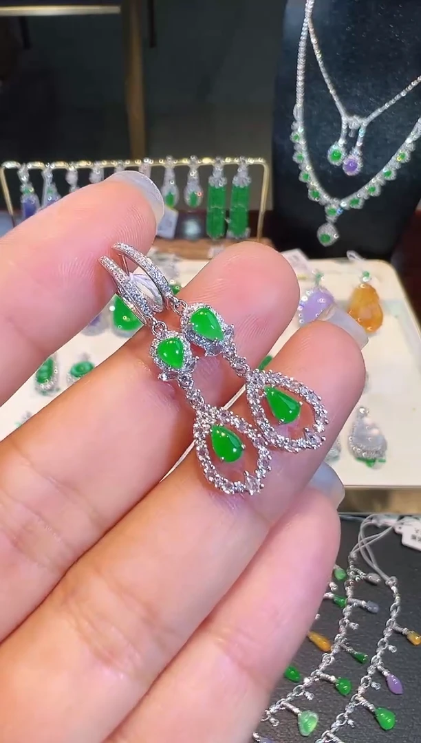 翡翠18K金镶嵌耳饰翡翠