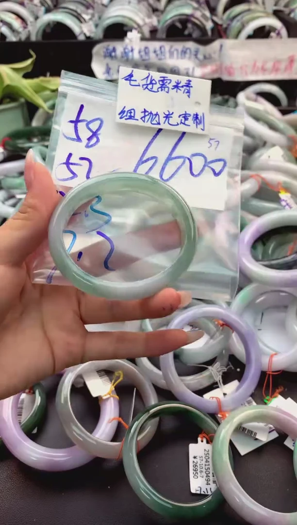 定制翡翠未镶嵌毛货需精细抛光+多人