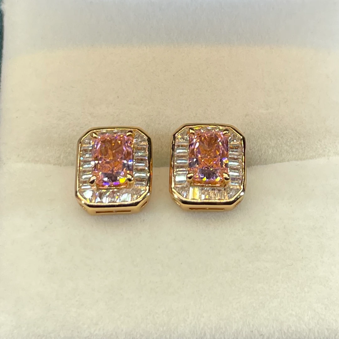 【Vivia】甄选 K枚粉T方祖母切耳钉1.0CT