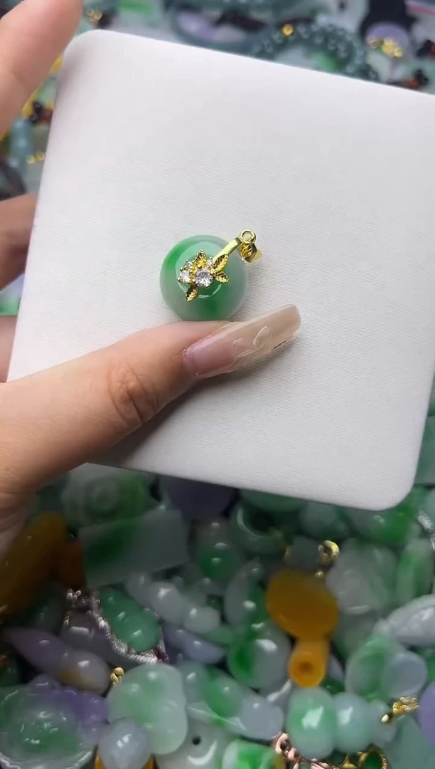 翡翠未镶嵌颈饰天然缅甸翡翠吊坠