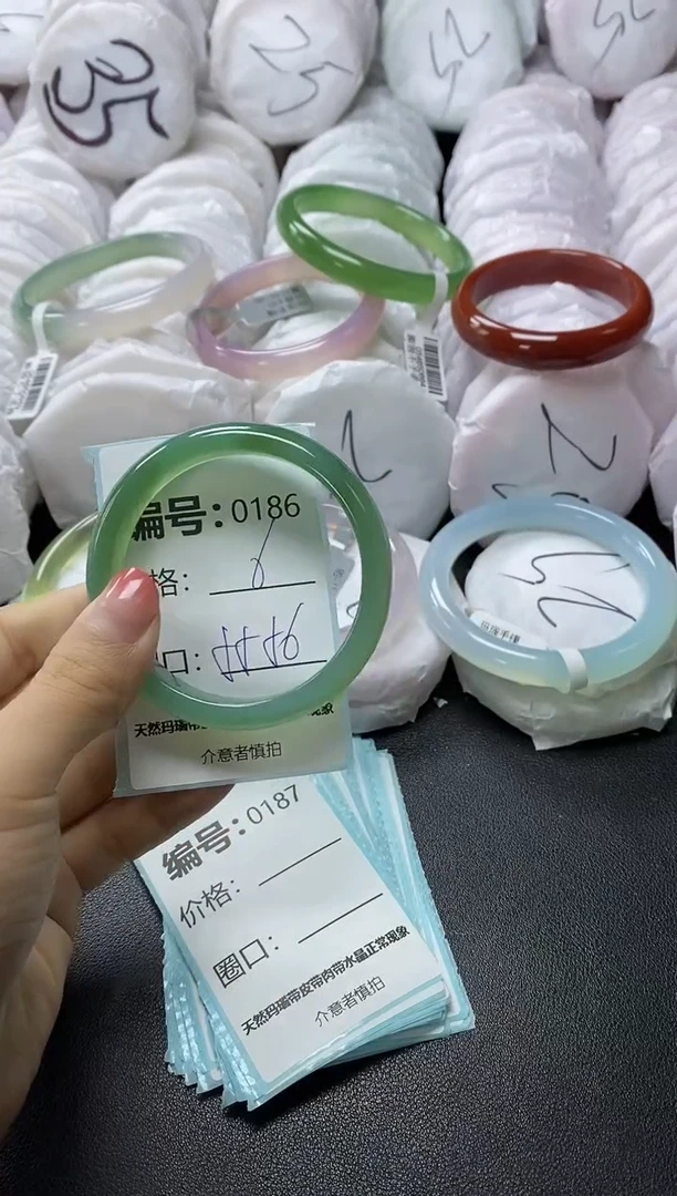【闪购商品】玛瑙/玉髓手镯未镶嵌186