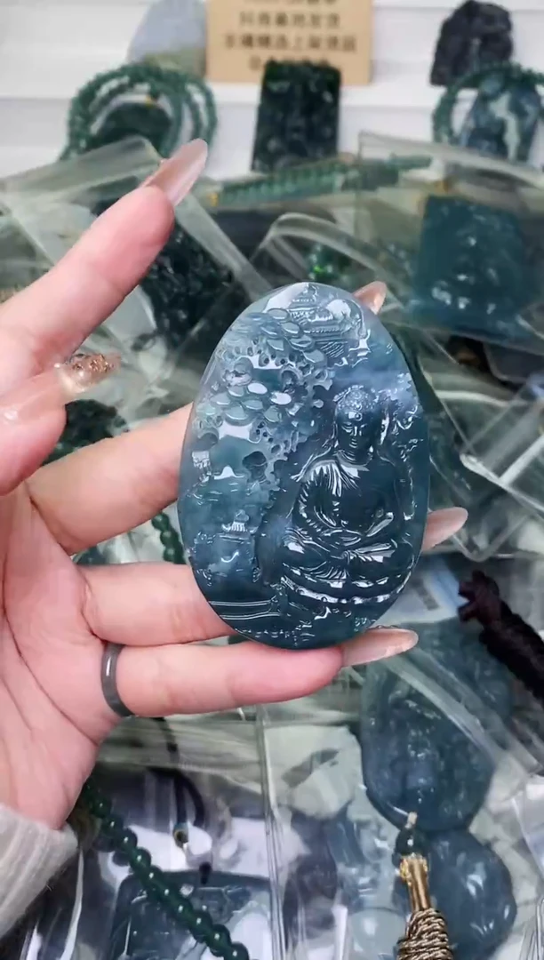 颈饰未镶嵌翡翠