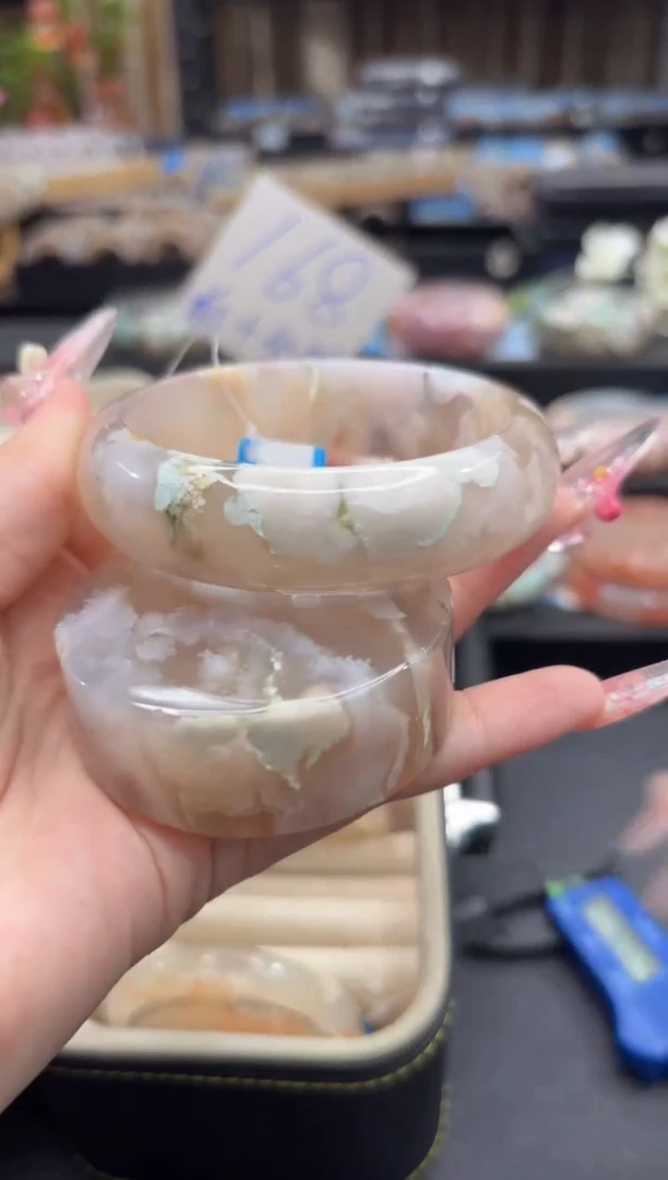 未镶嵌手镯石英质玉370(61圈赠送镯心)