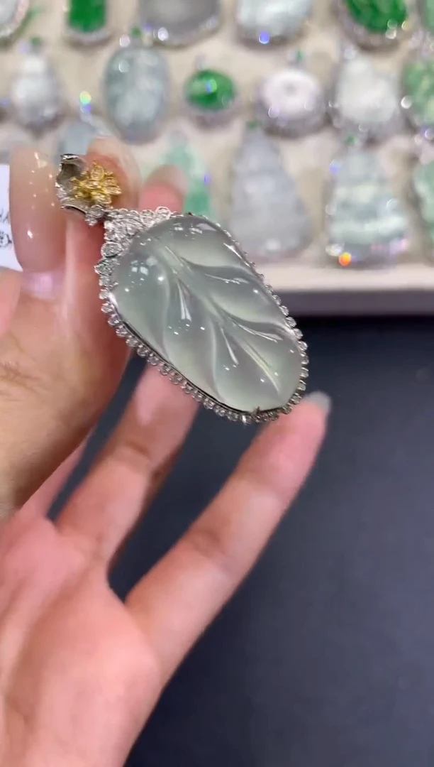 【闪购商品】翡翠吊坠(不含链)18K金镶嵌d90