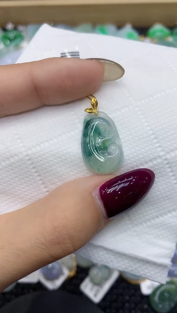 翡翠18K金镶嵌颈饰111111111111