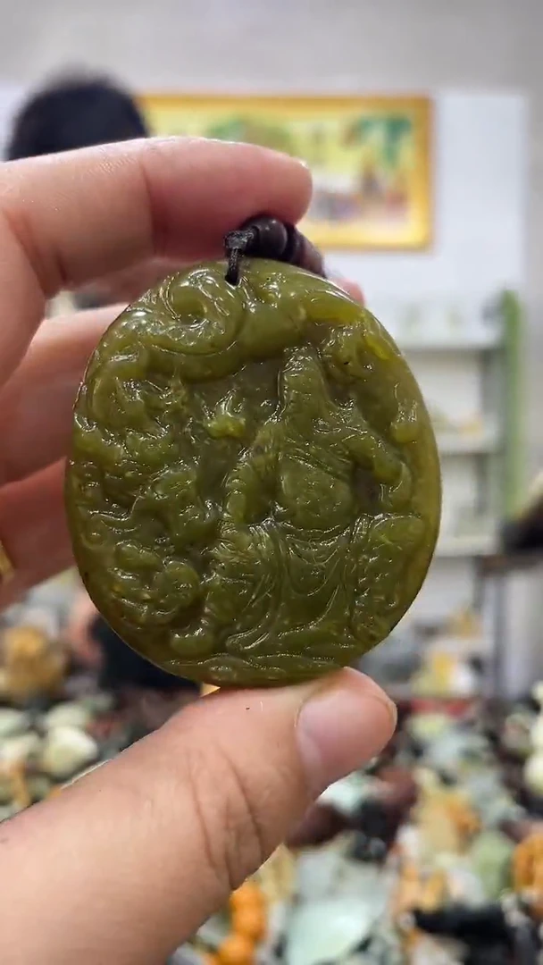 未镶嵌蛇纹石玉吊坠