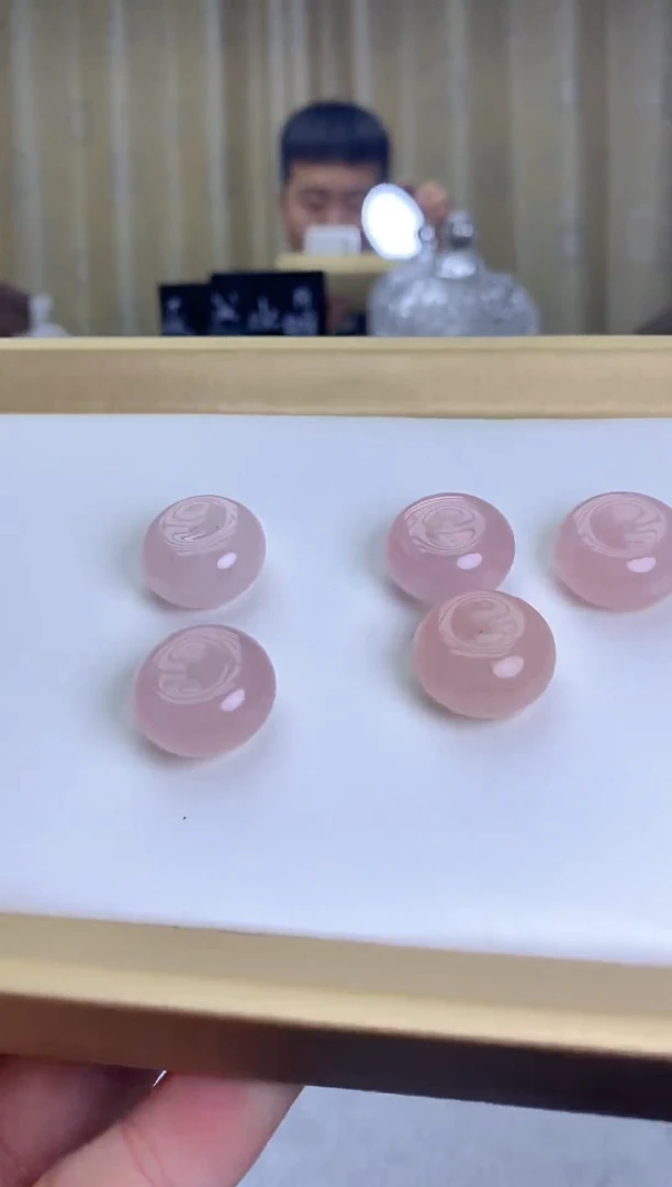 颈饰未镶嵌水晶粉水晶雕刻件