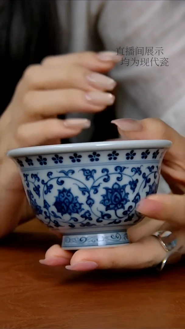 陶瓷仿明缠枝莲双狮压手杯（柴窑）