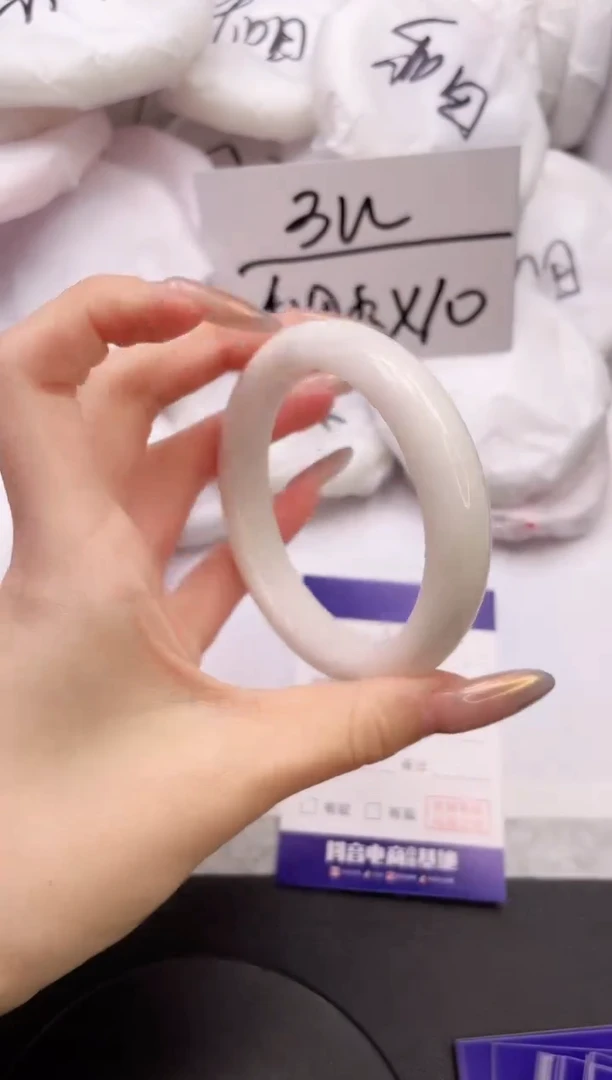 【闪购商品】和田玉手镯未镶嵌12K257-60