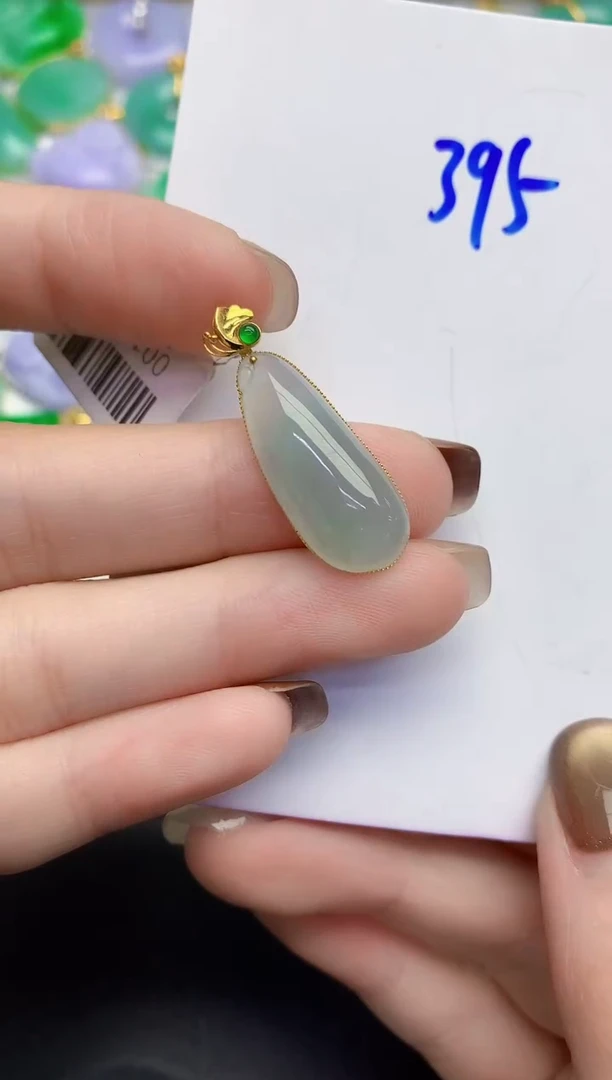 颈饰18K金镶嵌翡翠缅甸天然翡翠A货