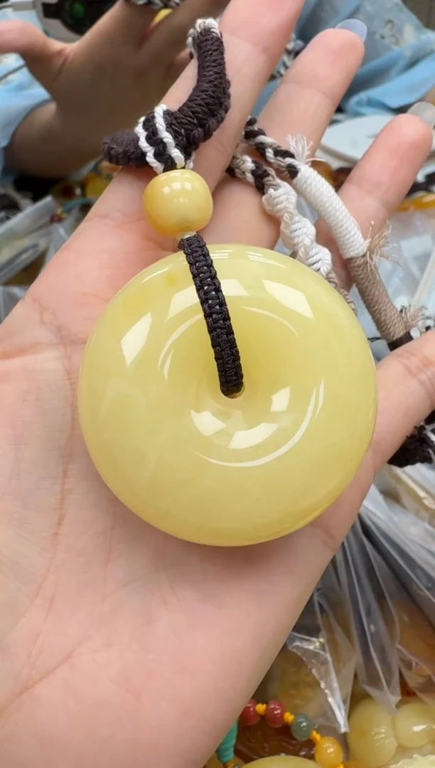 裸石琥珀未镶嵌如图