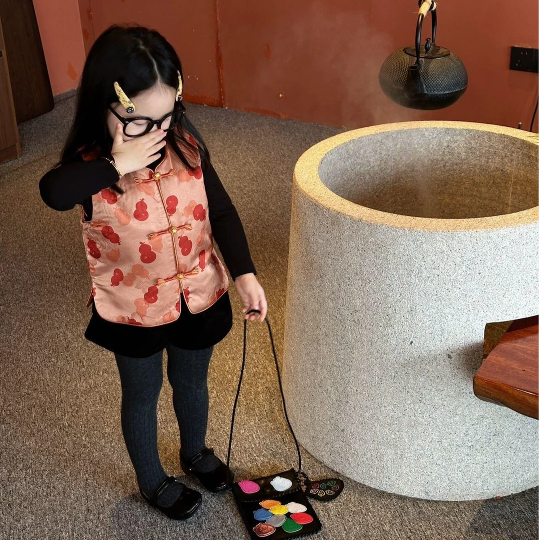 现货2025冬季新款新中式汉服葫芦马甲纯色短裤女童拜年服套装