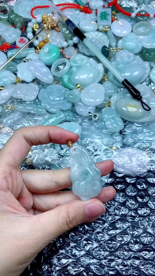 翡翠未镶嵌颈饰125号