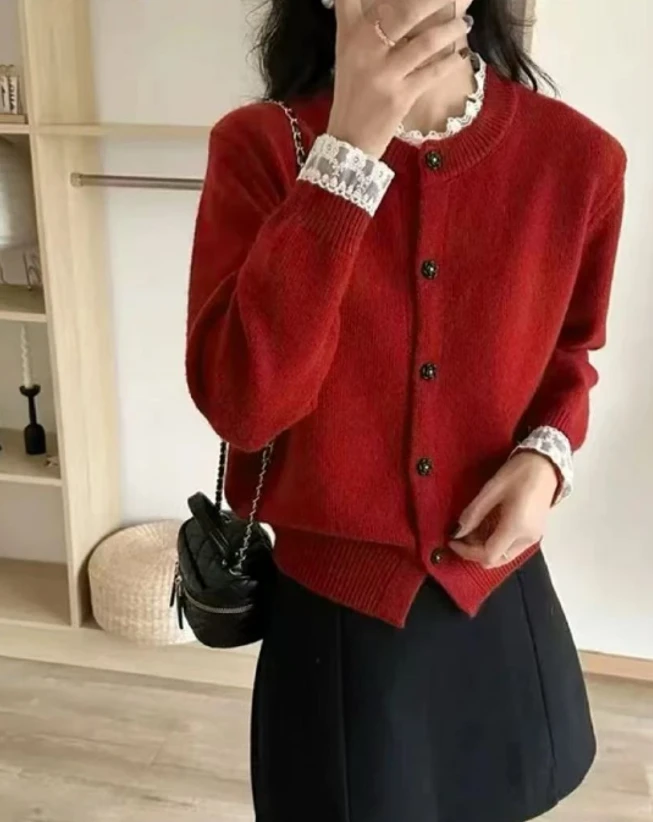 新款圆领蕾丝边新年开衫女洋气百搭针织衫减龄显瘦毛衣外套