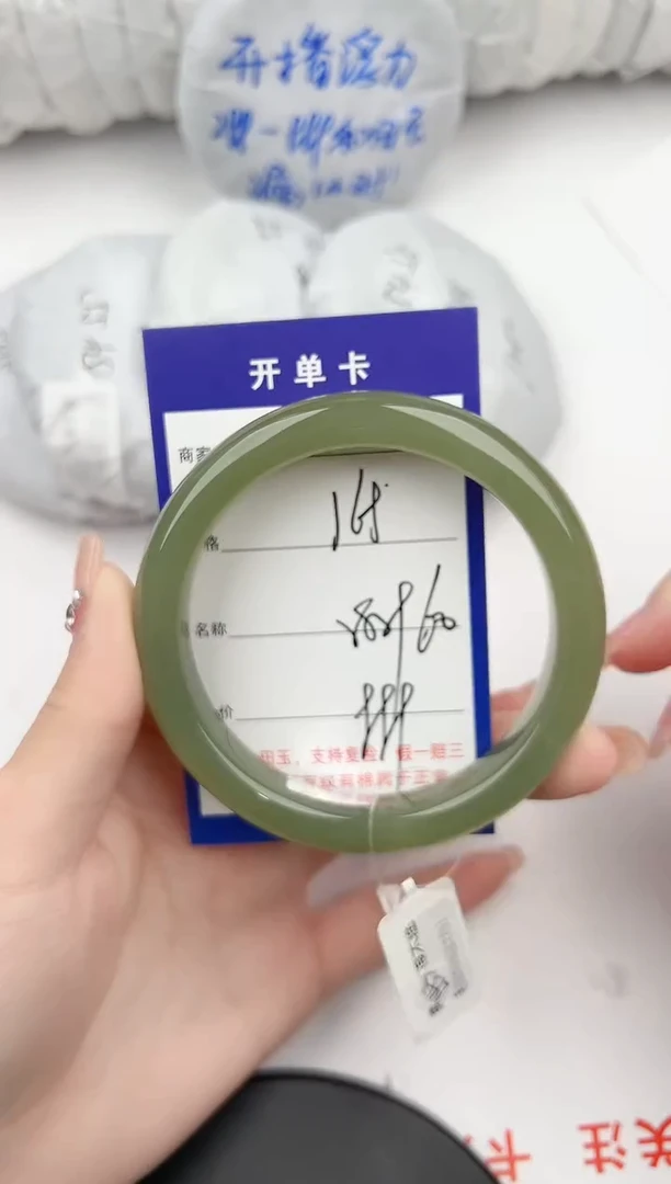 和田玉手镯未镶嵌68颜色微差无瑕疵