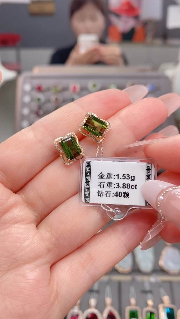 18K金镶嵌耳饰碧玺3.88 配钻