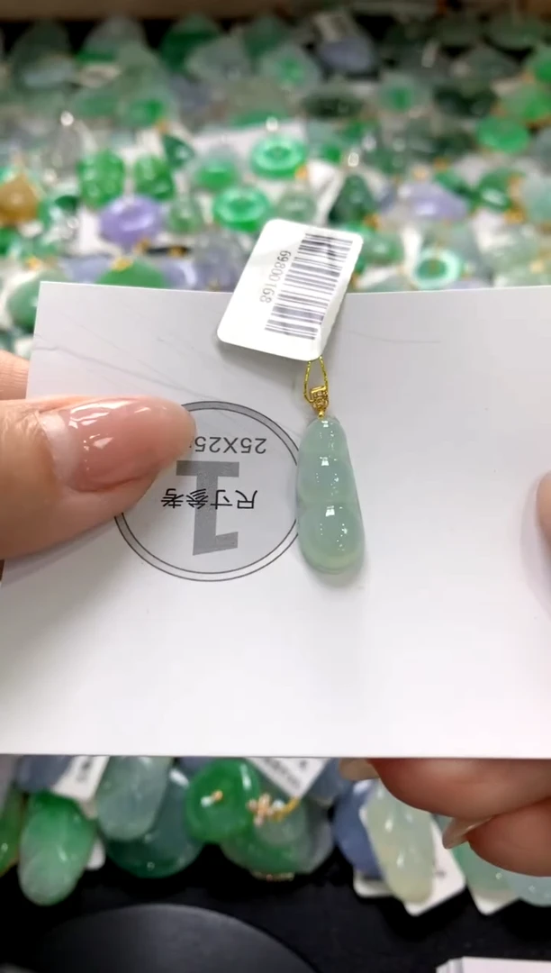 颈饰18K金镶嵌翡翠1111111111111111
