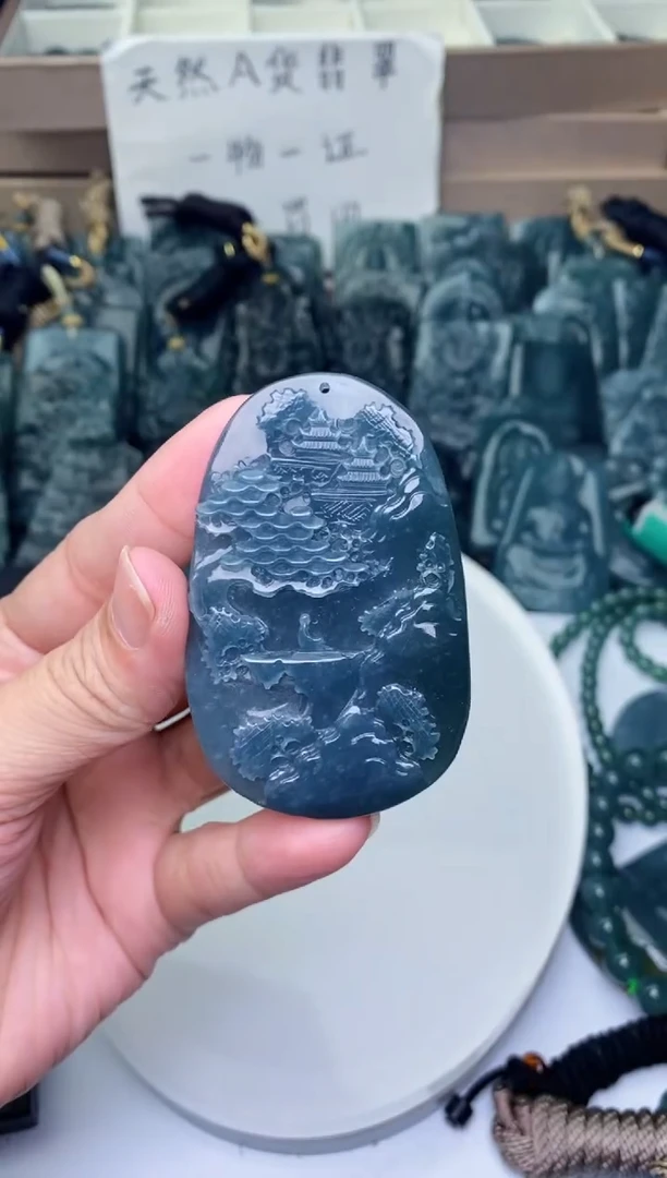 颈饰未镶嵌翡翠
