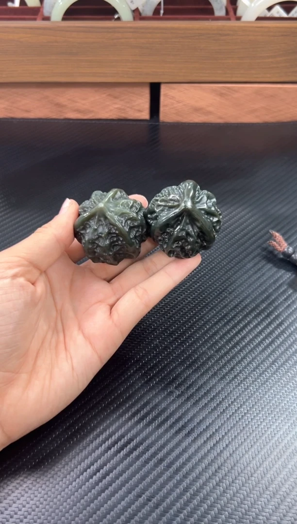 未镶嵌和田玉把件若羌微色差核桃